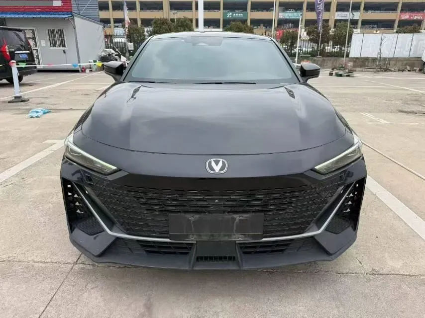 2022 ChangAn UNI-V 1.5T 188HP L4 7DCT,autocango,china used car exporter,china ev exporter,chinese used car exporter,chinese used ev exporter