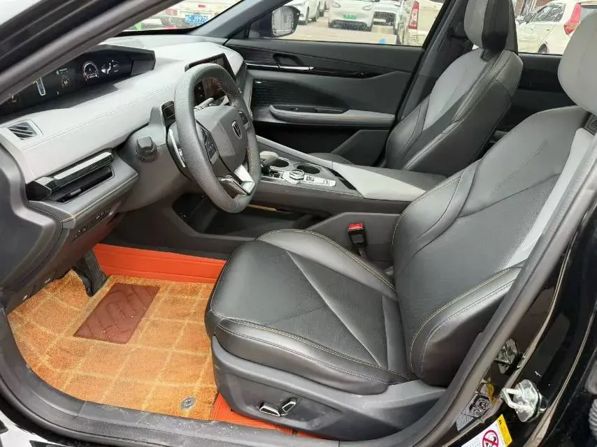 2022 ChangAn UNI-V 1.5T 188HP L4 7DCT,autocango,china used car exporter,china ev exporter,chinese used car exporter,chinese used ev exporter