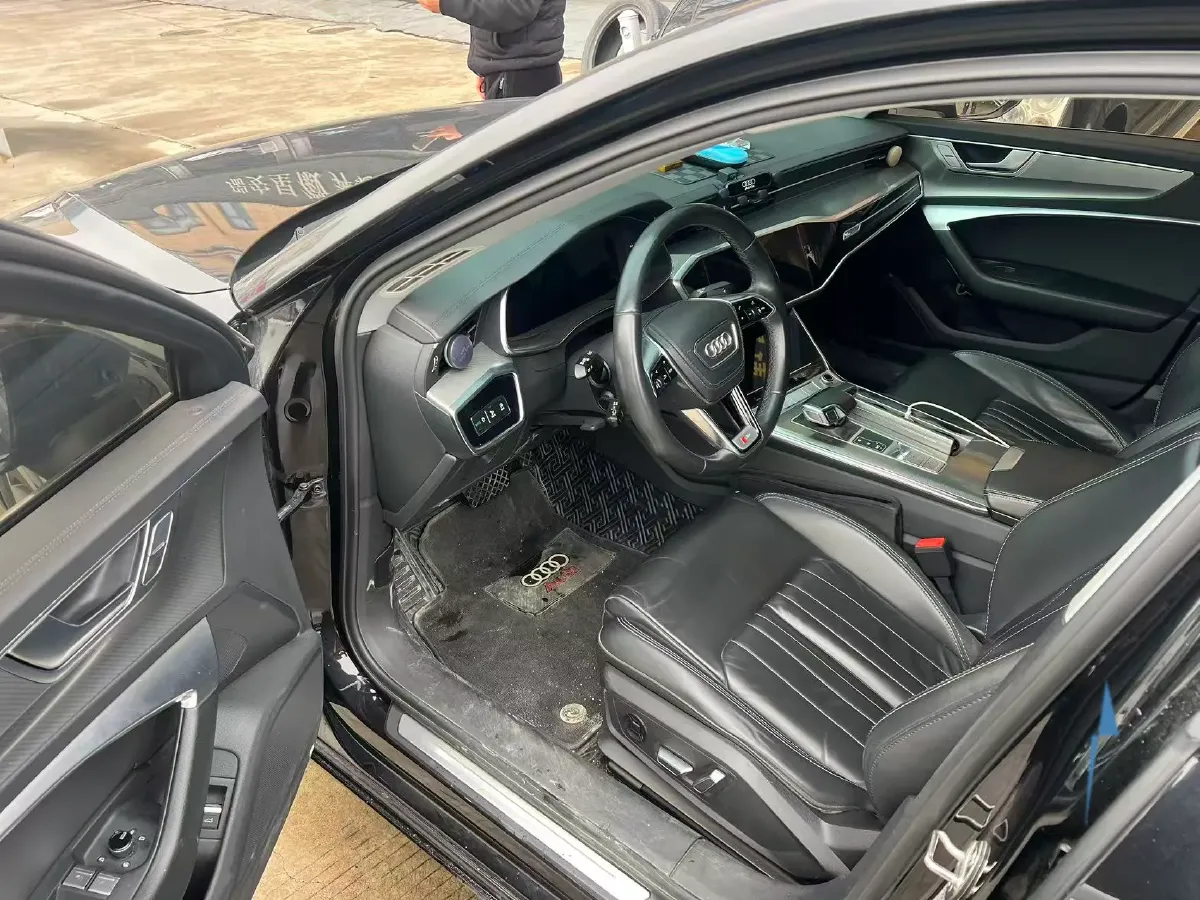 2023 Audi A6L 2.0T 245HP L4 7DCT,autocango,china used car exporter,china ev exporter,chinese used car exporter,chinese used ev exporter