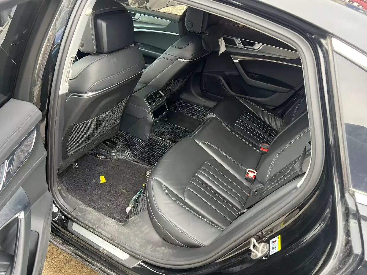 2023 Audi A6L 2.0T 245HP L4 7DCT,autocango,china used car exporter,china ev exporter,chinese used car exporter,chinese used ev exporter