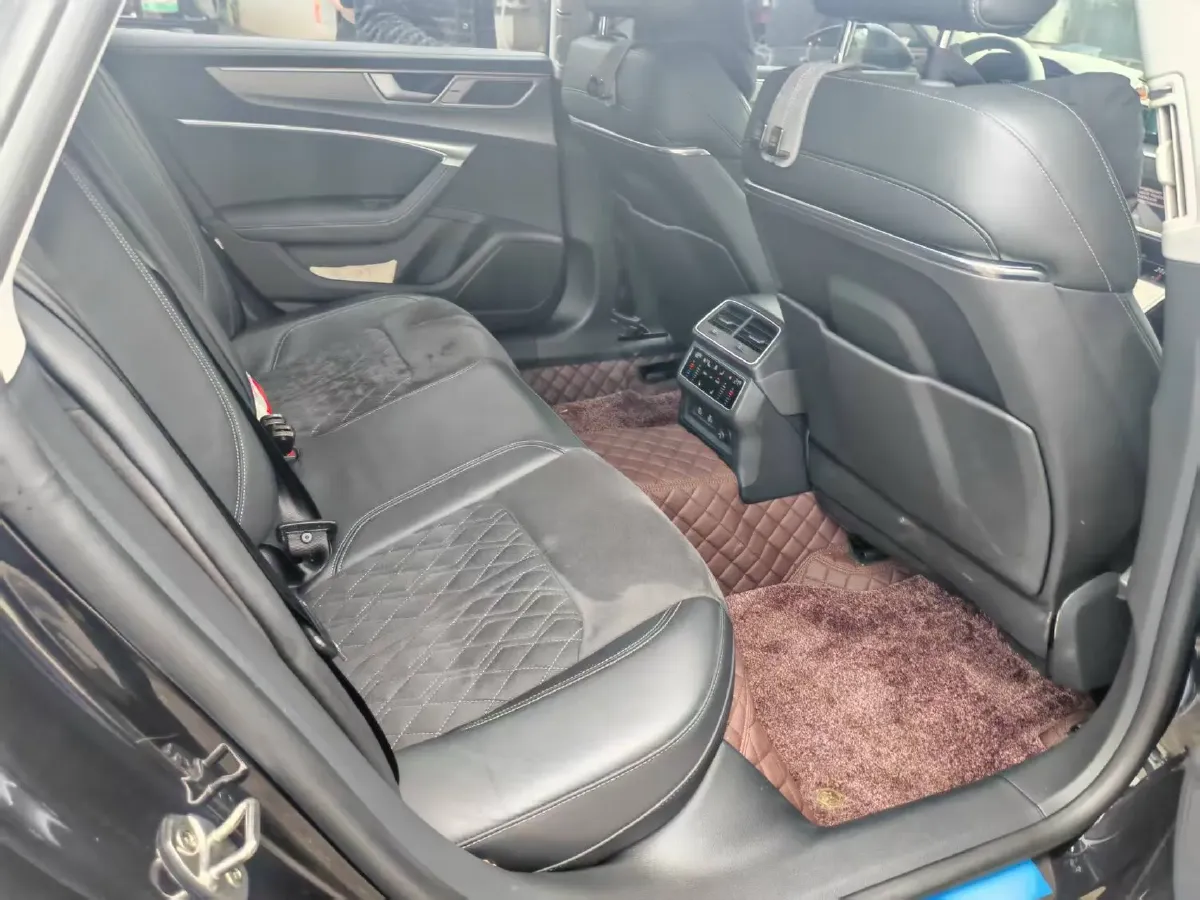 2024 Audi A7L 2.0T 245HP L4 7DCT,autocango,china used car exporter,china ev exporter,chinese used car exporter,chinese used ev exporter