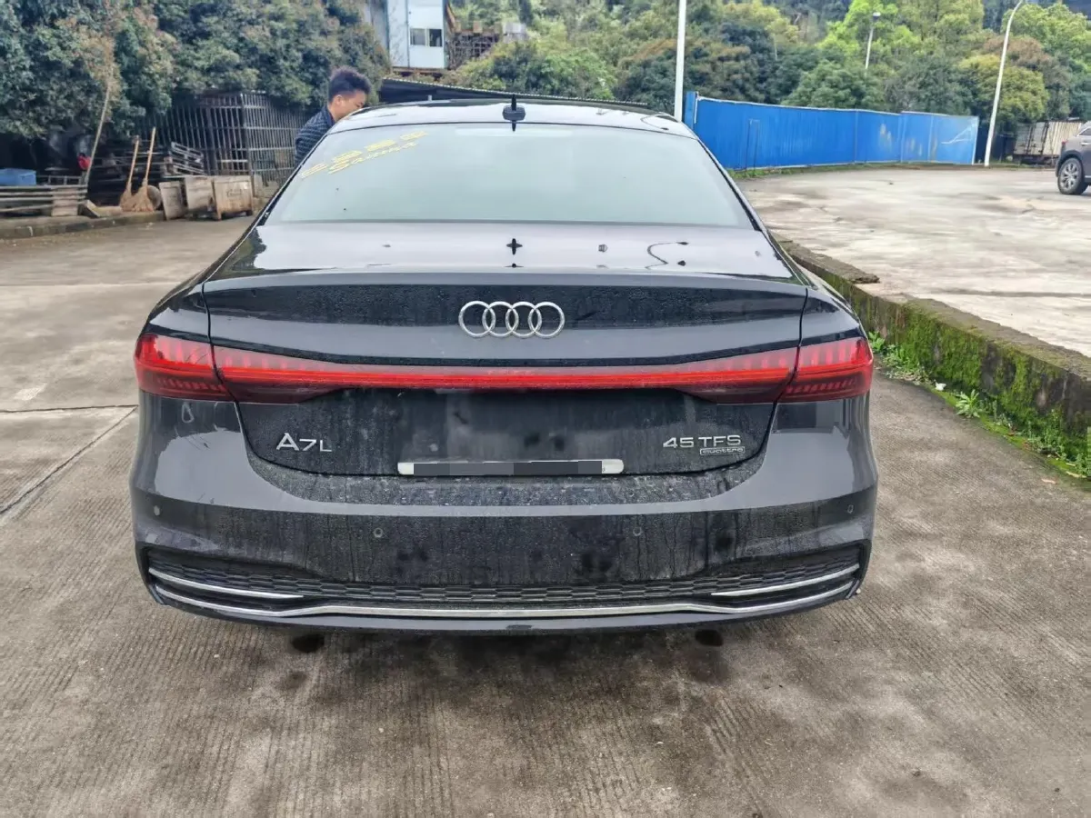 2024 Audi A7L 2.0T 245HP L4 7DCT,autocango,china used car exporter,china ev exporter,chinese used car exporter,chinese used ev exporter