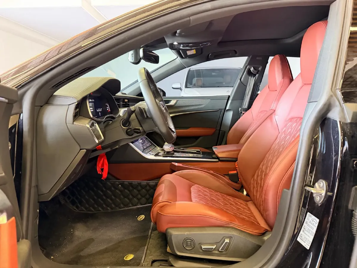 2022 Audi A7L 2.0T 245HP L4 7DCT,autocango,china used car exporter,china ev exporter,chinese used car exporter,chinese used ev exporter