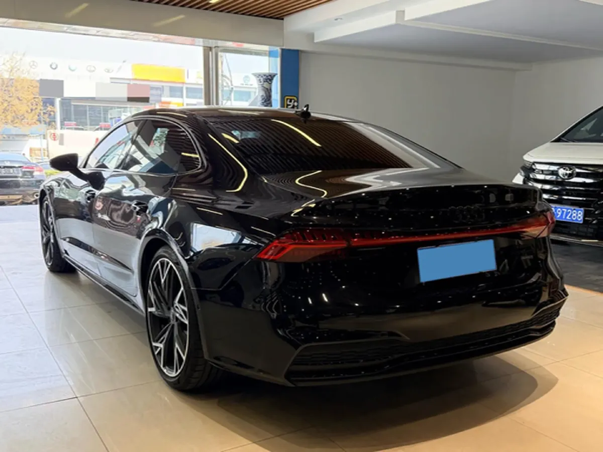 2022 Audi A7L 2.0T 245HP L4 7DCT,autocango,china used car exporter,china ev exporter,chinese used car exporter,chinese used ev exporter