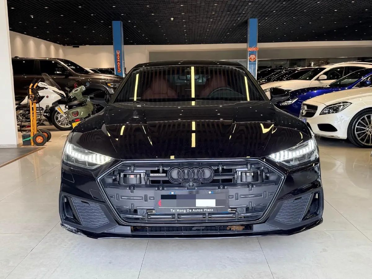2022 Audi A7L 2.0T 245HP L4 7DCT,autocango,china used car exporter,china ev exporter,chinese used car exporter,chinese used ev exporter