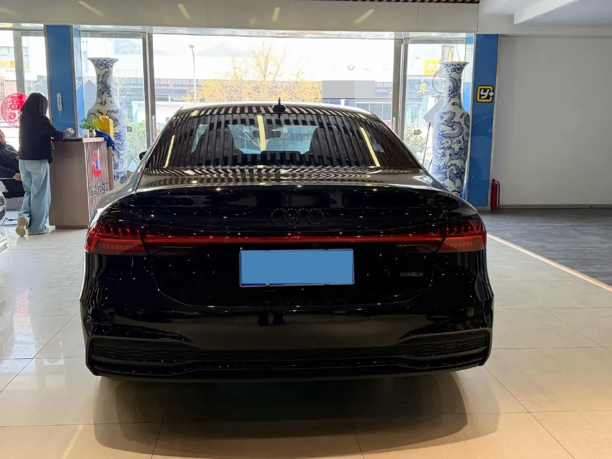 2022 Audi A7L 2.0T 245HP L4 7DCT,autocango,china used car exporter,china ev exporter,chinese used car exporter,chinese used ev exporter