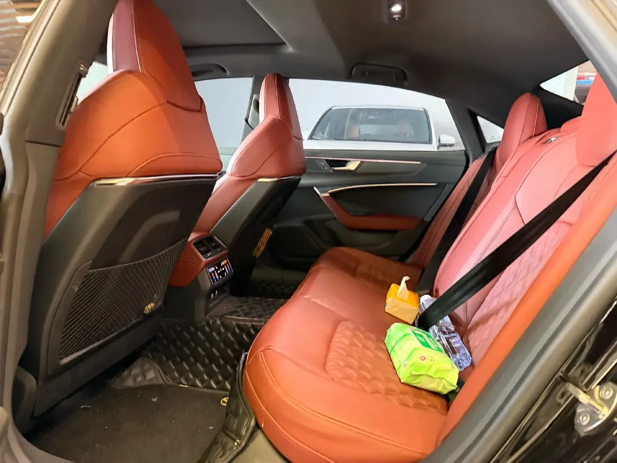 2022 Audi A7L 2.0T 245HP L4 7DCT,autocango,china used car exporter,china ev exporter,chinese used car exporter,chinese used ev exporter