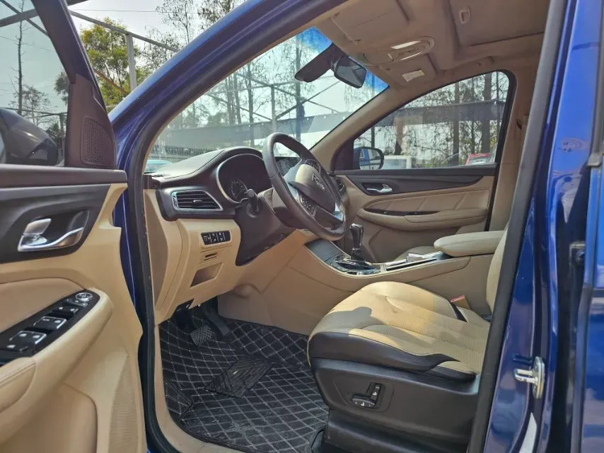 2017 BaoJun 730 1.5T 150HP L4 6MT,autocango,china used car exporter,china ev exporter,chinese used car exporter,chinese used ev exporter