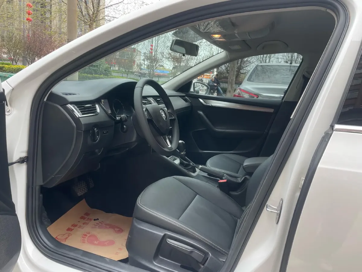 2018 Skoda Octavia 1.2T 116HP L4 7DCT,autocango,china used car exporter,china ev exporter,chinese used car exporter,chinese used ev exporter