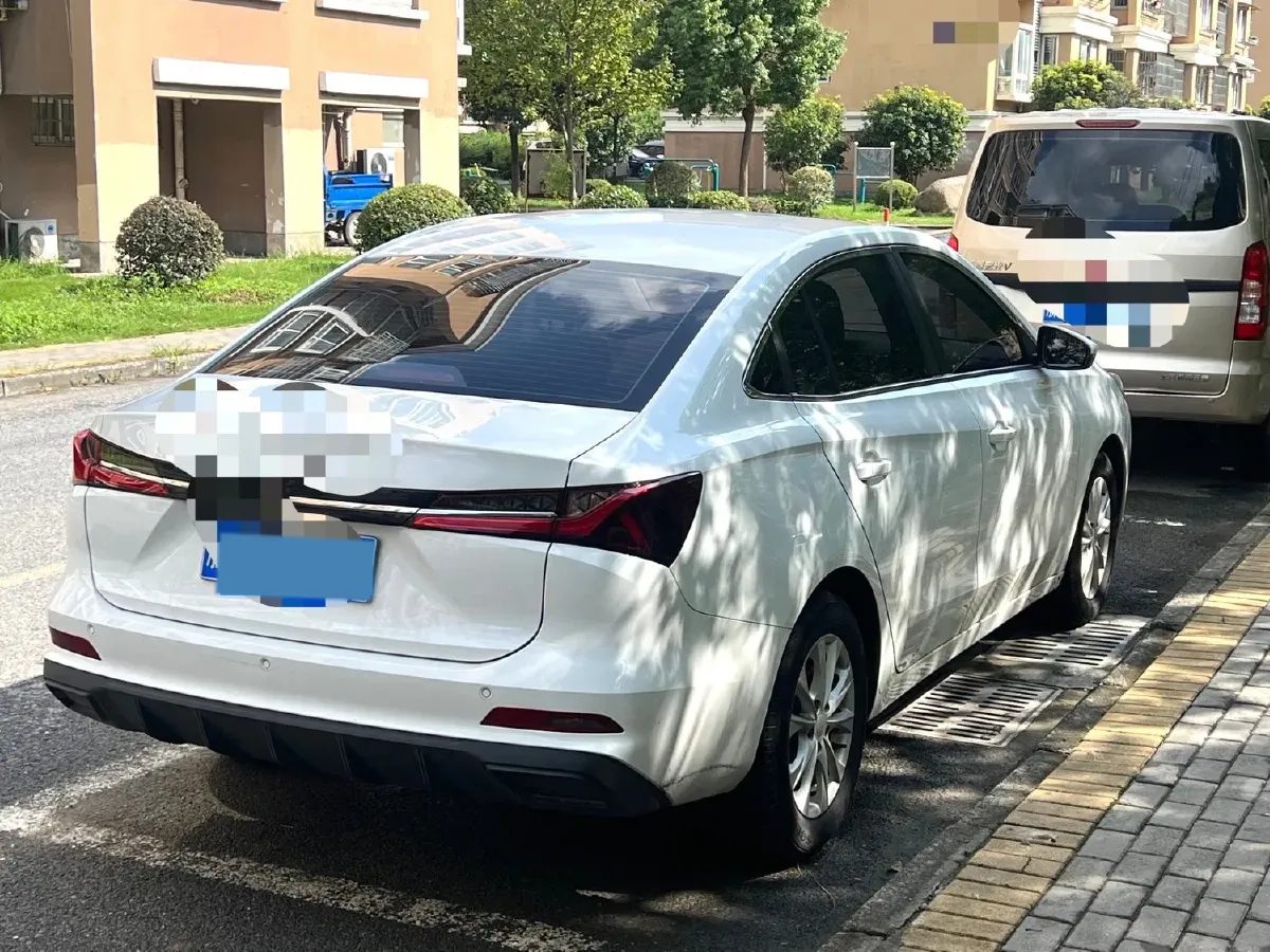 2023 Roewe i5 1.5L 129HP L4 5MT,autocango,china used car exporter,china ev exporter,chinese used car exporter,chinese used ev exporter