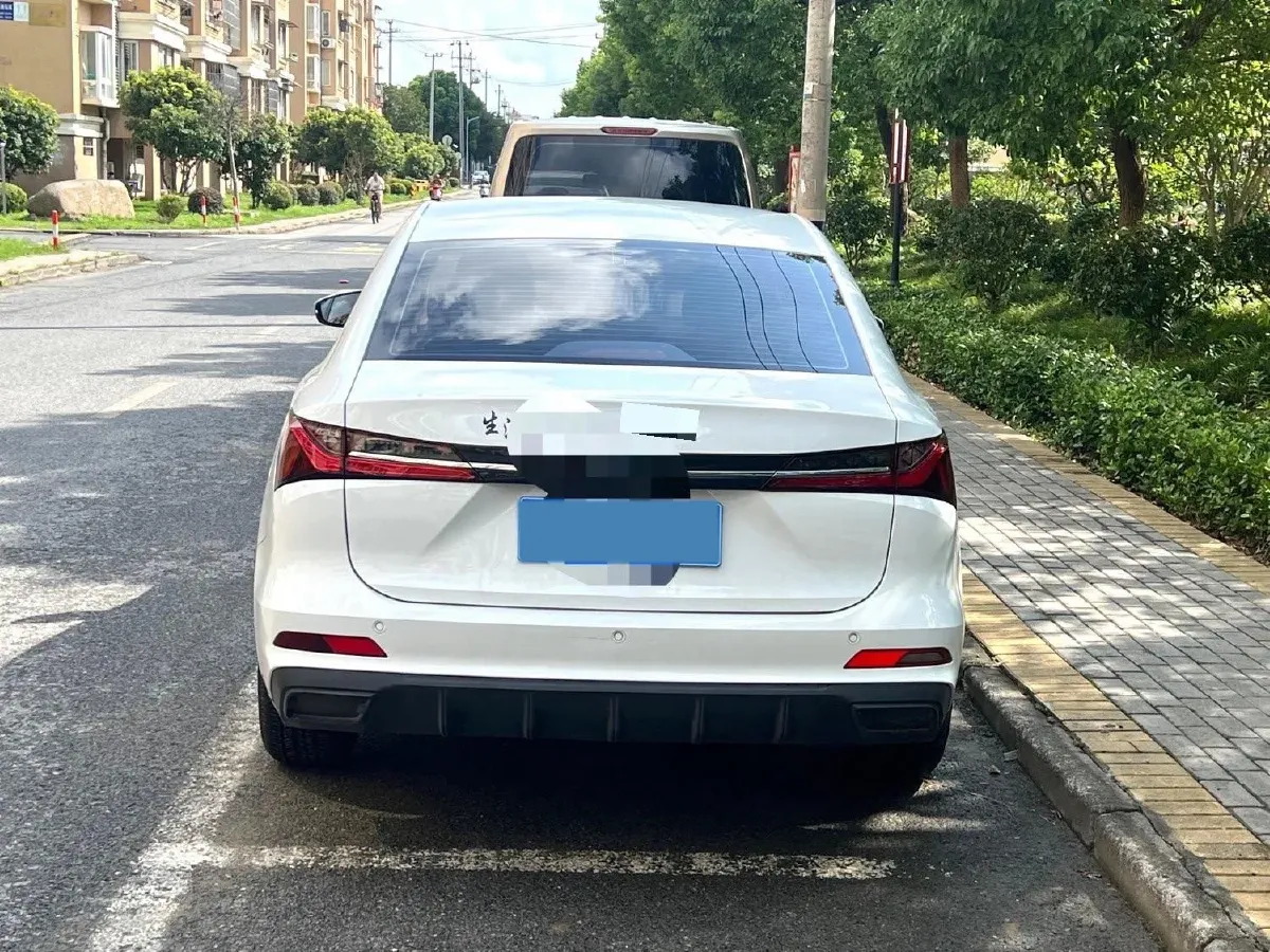 2023 Roewe i5 1.5L 129HP L4 5MT,autocango,china used car exporter,china ev exporter,chinese used car exporter,chinese used ev exporter
