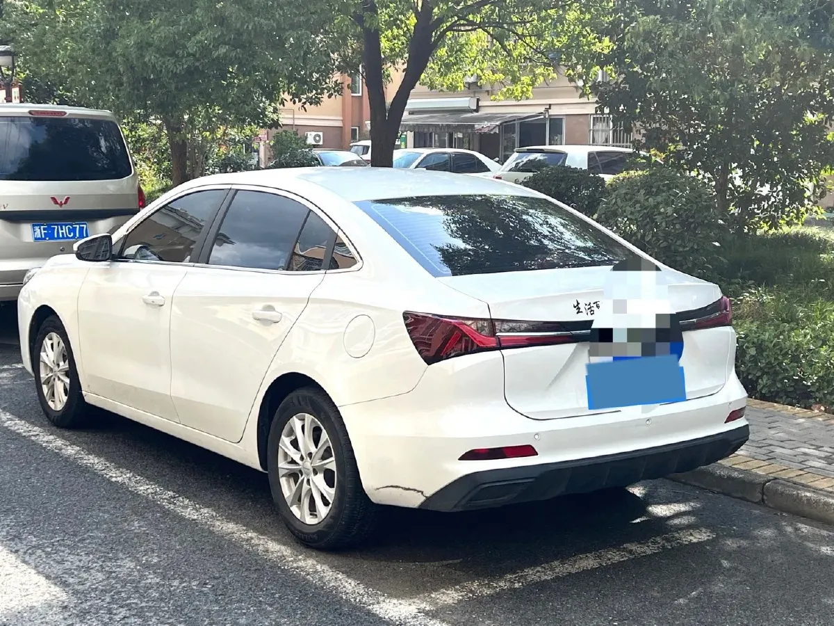 2023 Roewe i5 1.5L 129HP L4 5MT,autocango,china used car exporter,china ev exporter,chinese used car exporter,chinese used ev exporter