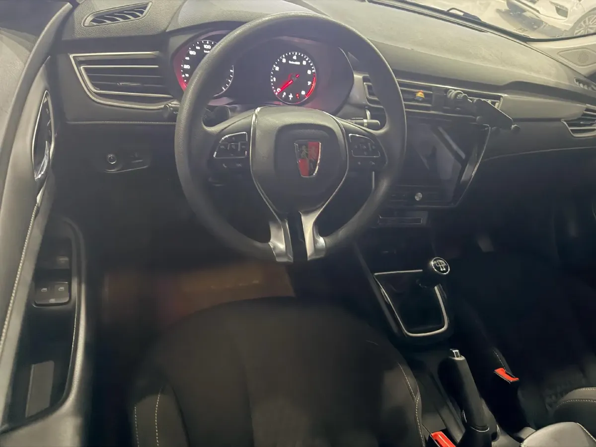 2020 Roewe i5 1.5L 120HP L4 5MT,autocango,china used car exporter,china ev exporter,chinese used car exporter,chinese used ev exporter