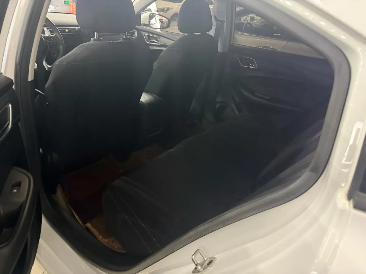 2020 Roewe i5 1.5L 120HP L4 5MT,autocango,china used car exporter,china ev exporter,chinese used car exporter,chinese used ev exporter