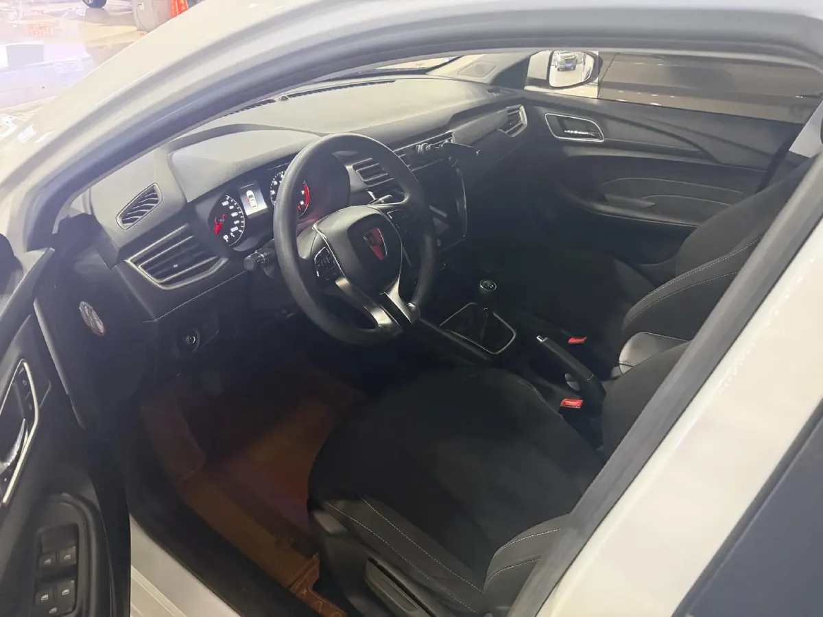 2020 Roewe i5 1.5L 120HP L4 5MT,autocango,china used car exporter,china ev exporter,chinese used car exporter,chinese used ev exporter