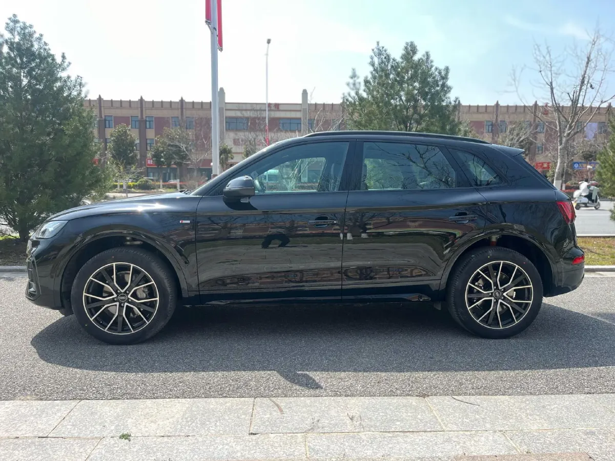 2026 Audi Q5L 2.0T 190HP L4 7DCT,autocango,china used car exporter,china ev exporter,chinese used car exporter,chinese used ev exporter