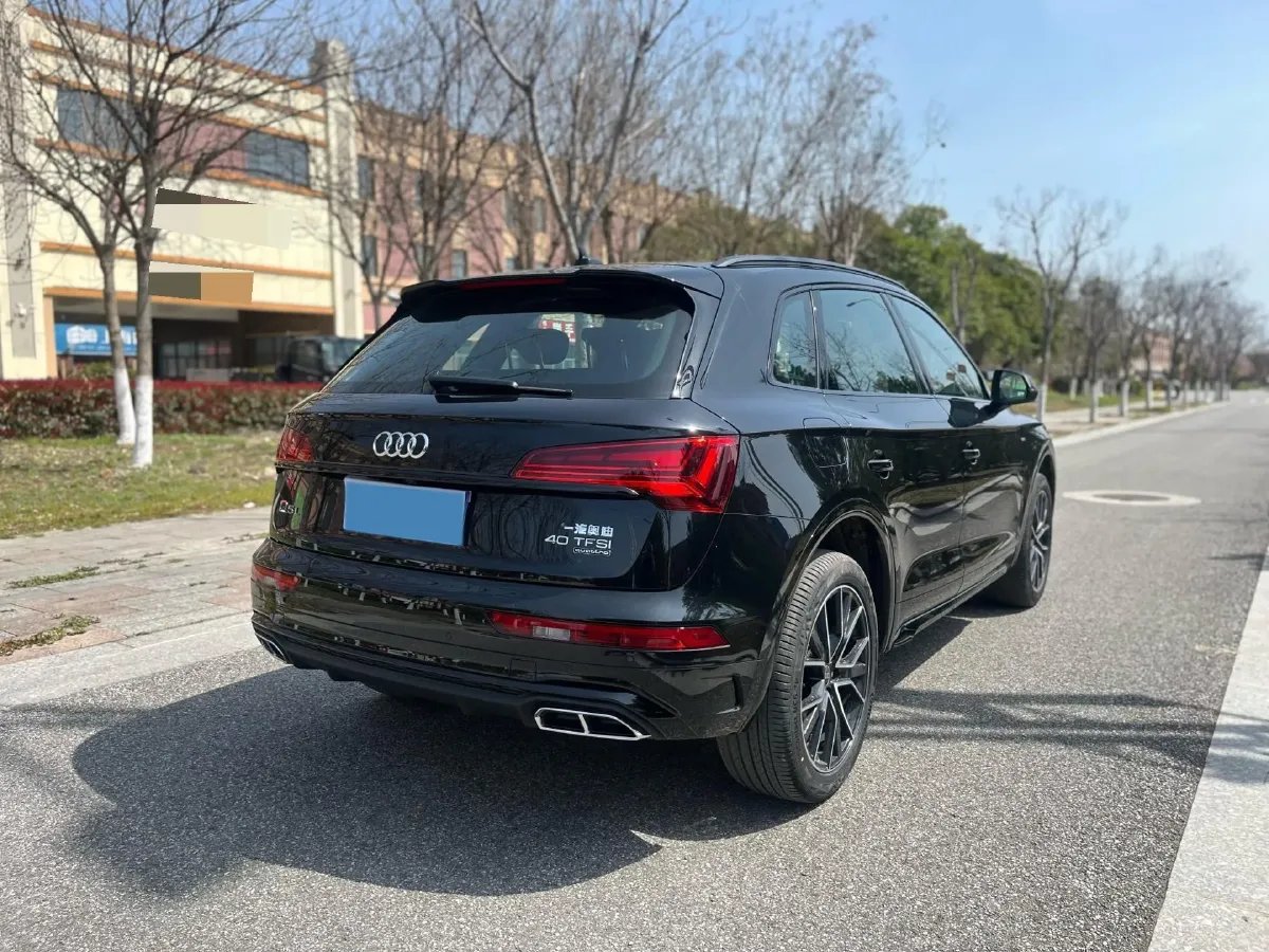 2026 Audi Q5L 2.0T 190HP L4 7DCT,autocango,china used car exporter,china ev exporter,chinese used car exporter,chinese used ev exporter