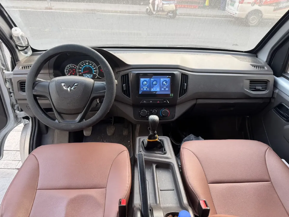 2023 WuLing RongGuang New Truck 1.5L 102HP L4 5MT,autocango,china used car exporter,china ev exporter,chinese used car exporter,chinese used ev exporter