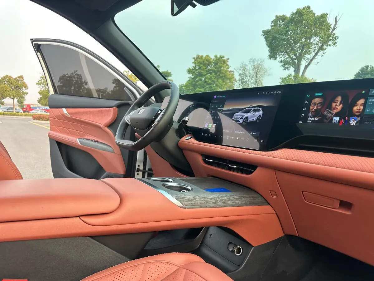 2025 ChangAn CS75 Plus 1.5T 192HP L4 8AT,autocango,china used car exporter,china ev exporter,chinese used car exporter,chinese used ev exporter