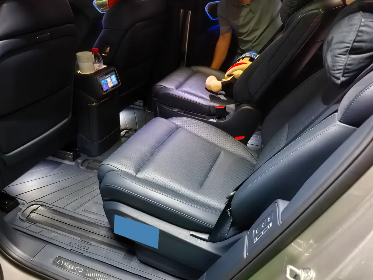 2025 LYNK&CO 900 2.0T 254HP L4 3DHT PHEV,autocango,china used car exporter,china ev exporter,chinese used car exporter,chinese used ev exporter