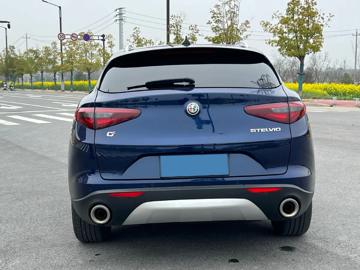 2021 Alfa Romeo Stelvio 2.0T 280HP L4 8AT,autocango,china used car exporter,china ev exporter,chinese used car exporter,chinese used ev exporter