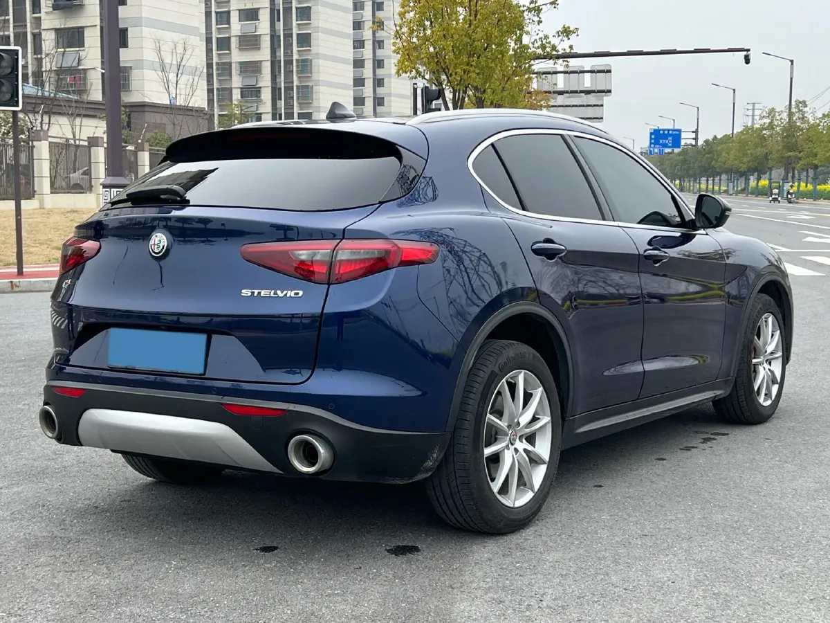 2021 Alfa Romeo Stelvio 2.0T 280HP L4 8AT,autocango,china used car exporter,china ev exporter,chinese used car exporter,chinese used ev exporter