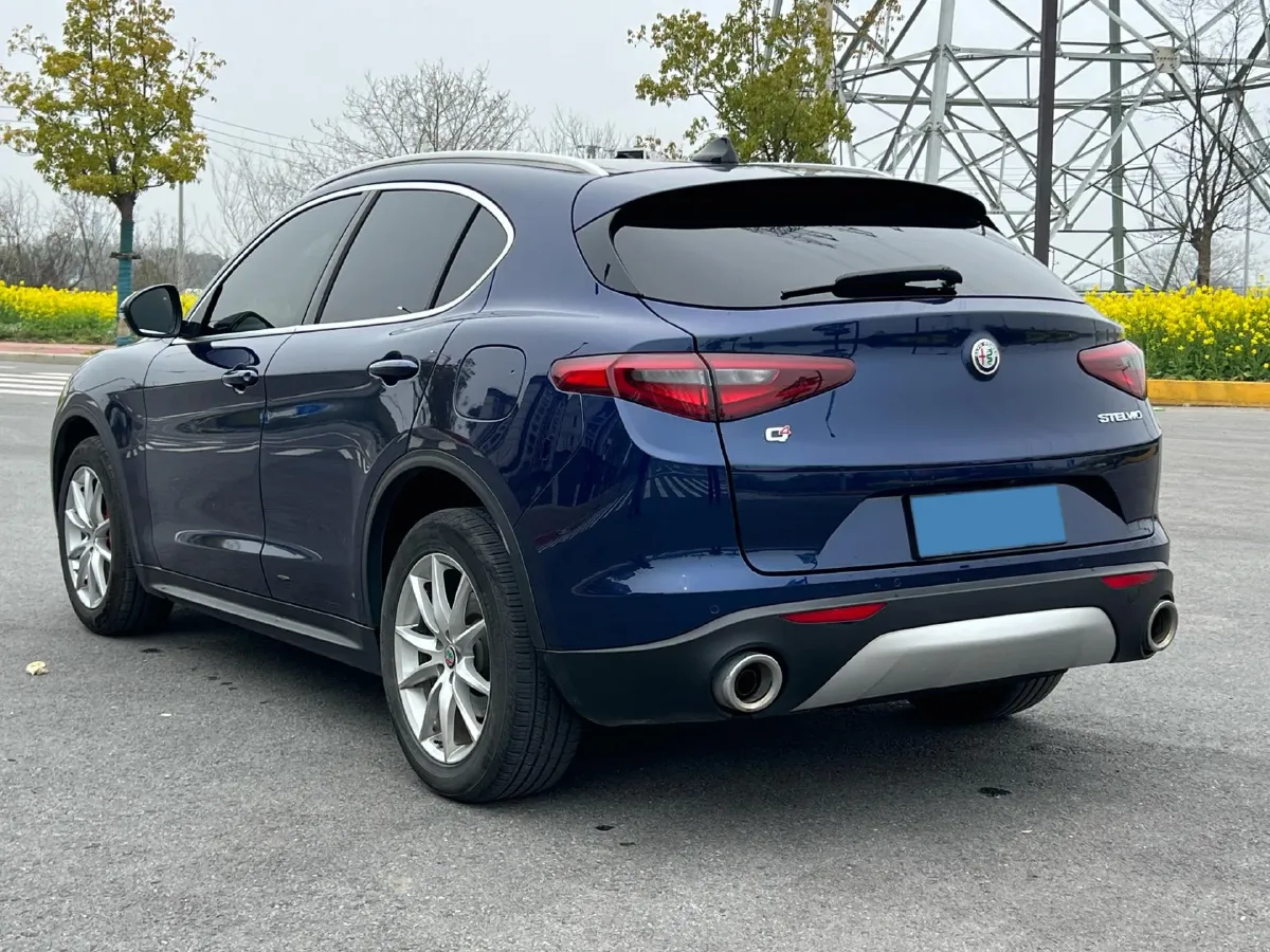 2021 Alfa Romeo Stelvio 2.0T 280HP L4 8AT,autocango,china used car exporter,china ev exporter,chinese used car exporter,chinese used ev exporter