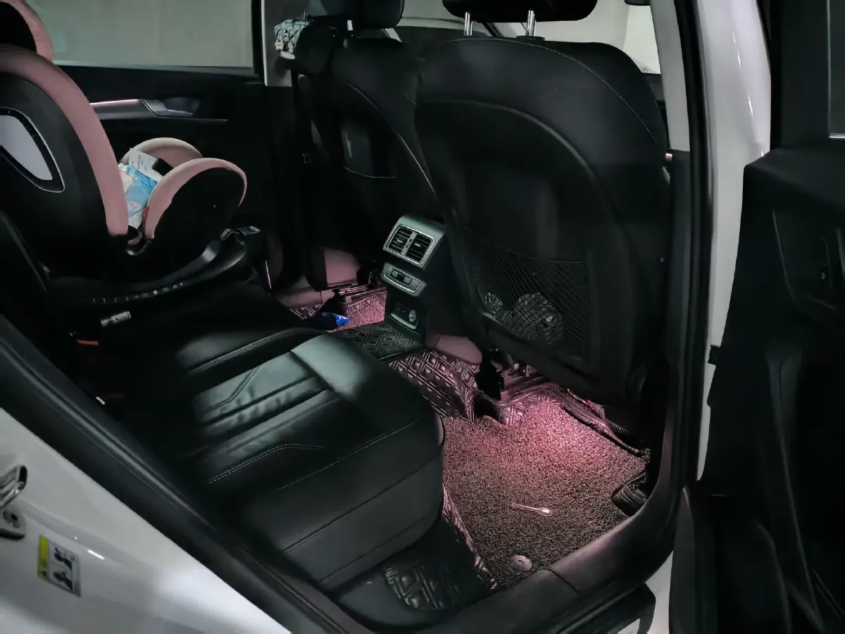 2022 Audi Q5L 2.0T 190HP L4 7DCT,autocango,china used car exporter,china ev exporter,chinese used car exporter,chinese used ev exporter