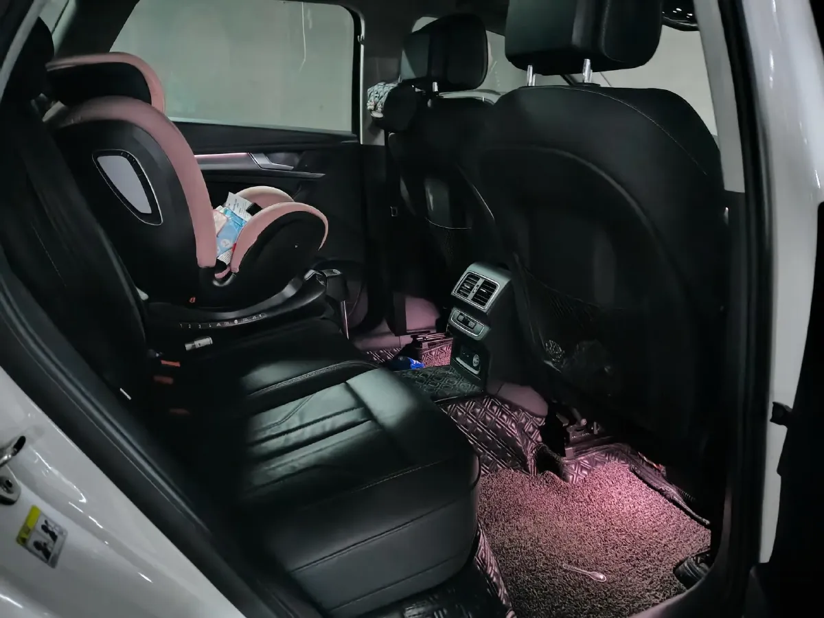 2022 Audi Q5L 2.0T 190HP L4 7DCT,autocango,china used car exporter,china ev exporter,chinese used car exporter,chinese used ev exporter