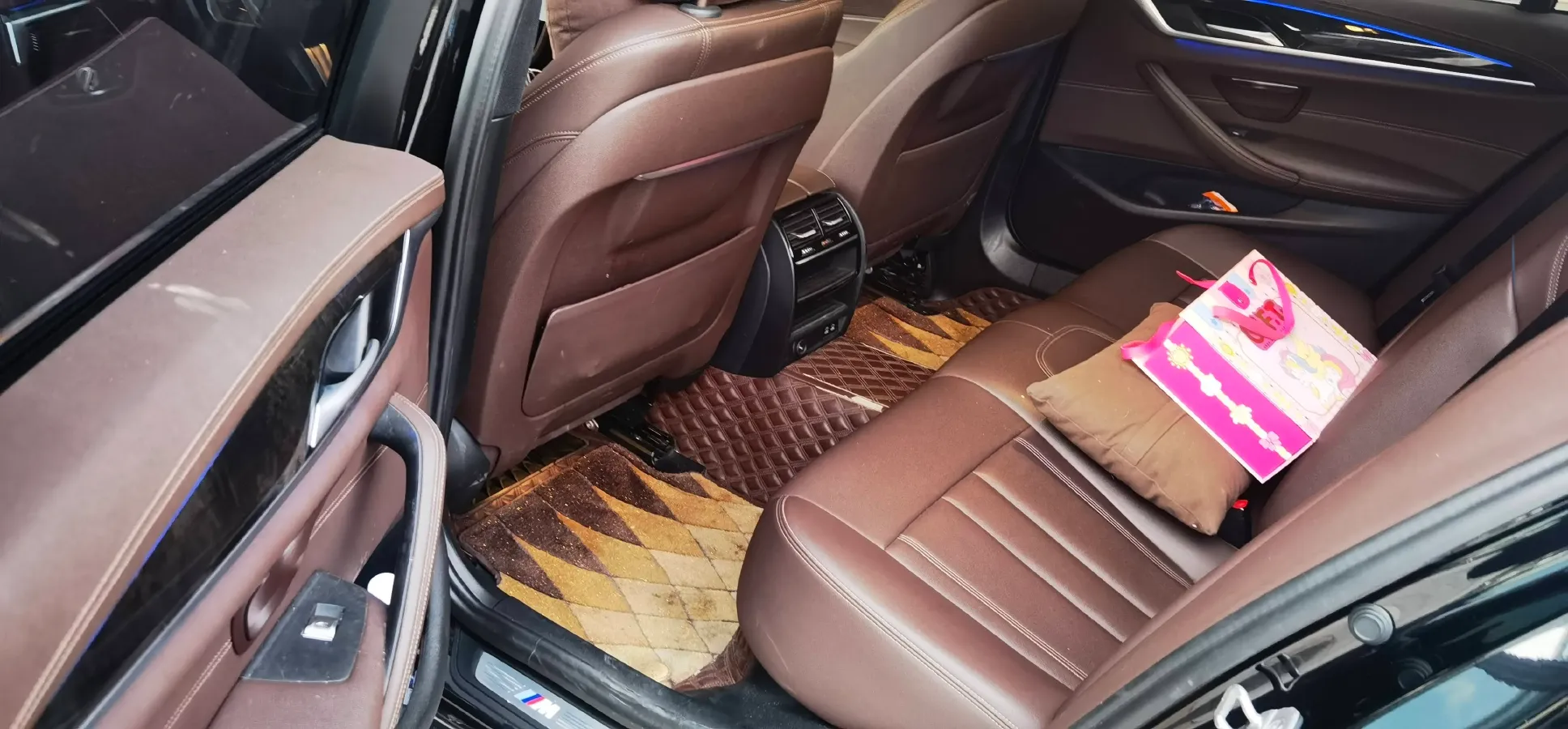 2020 BMW 5 Series 2.0T 184HP L4 8AT,autocango,china used car exporter,china ev exporter,chinese used car exporter,chinese used ev exporter