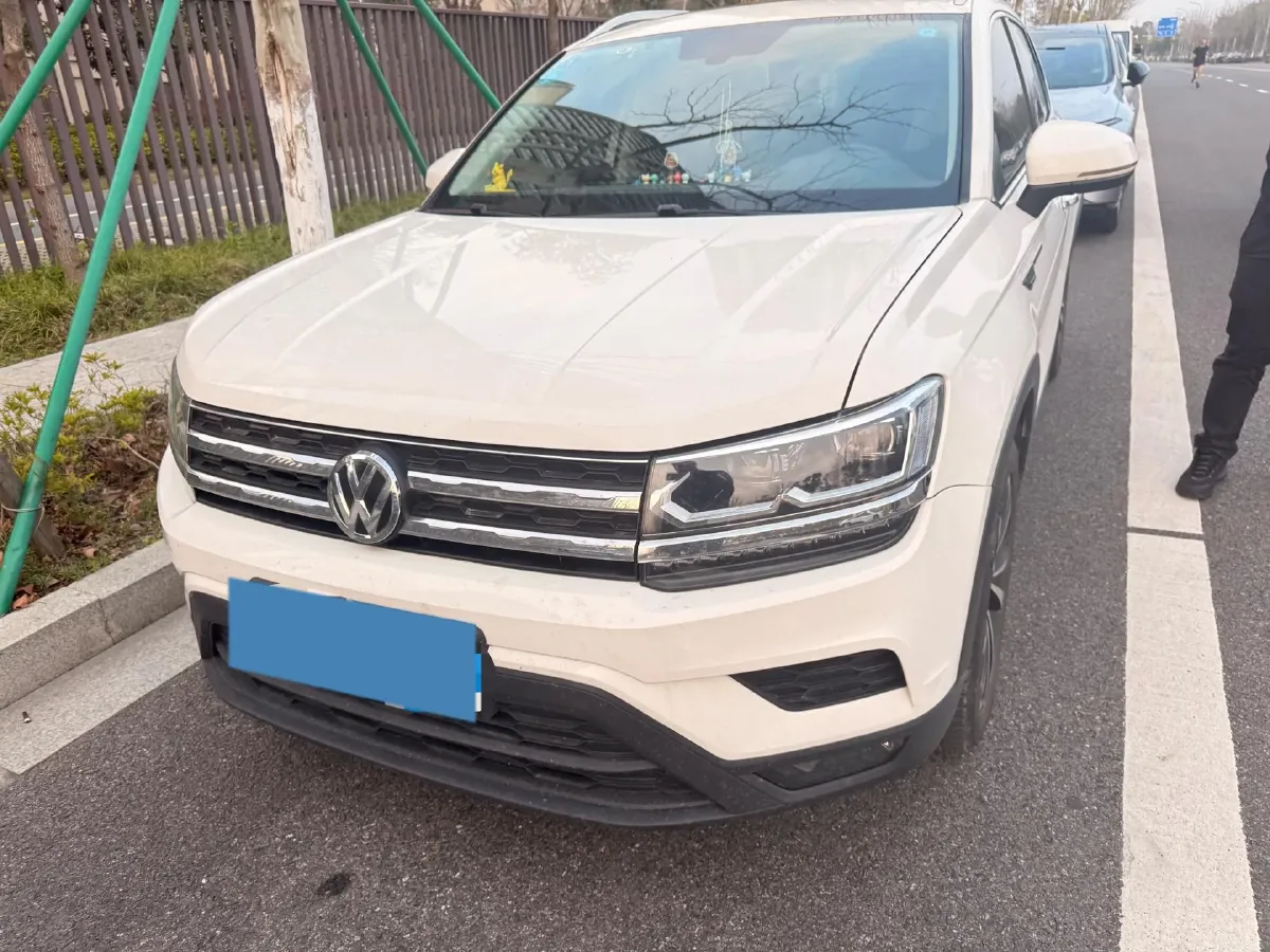 2019 MINI MINI 1.5T 102HP L3 7DCT,autocango,china used car exporter,china ev exporter,chinese used car exporter,chinese used ev exporter