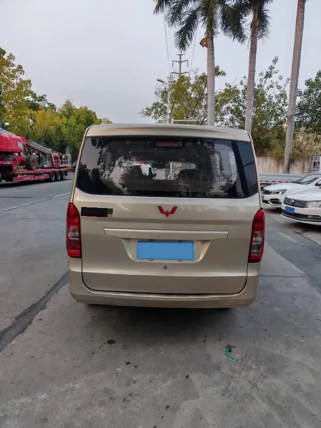 2018 WuLing RongGuang V 1.5L 112HP L4 5MT,autocango,china used car exporter,china ev exporter,chinese used car exporter,chinese used ev exporter