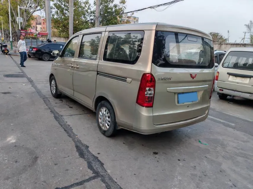 2018 WuLing RongGuang V 1.5L 112HP L4 5MT,autocango,china used car exporter,china ev exporter,chinese used car exporter,chinese used ev exporter