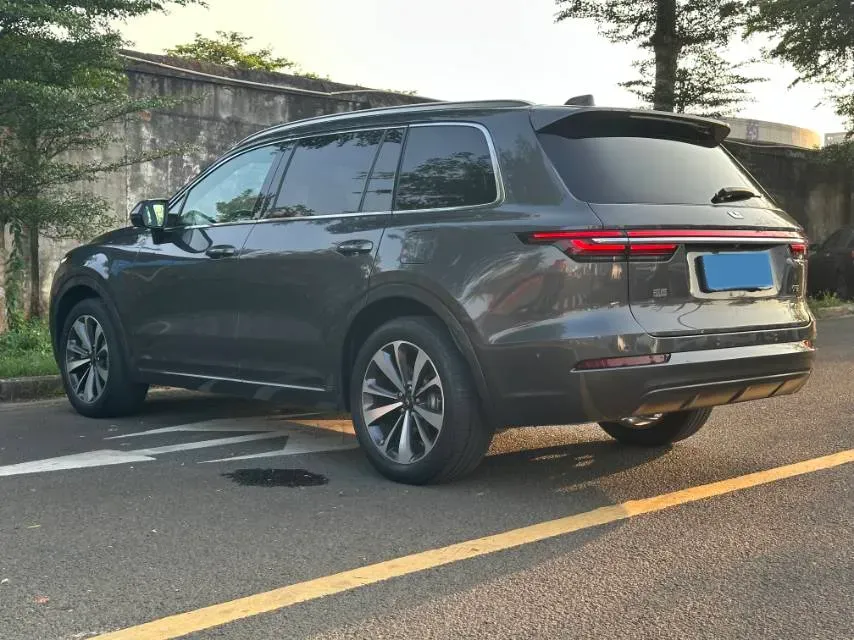 2021 Li ONE Range Extended 131HP REEV 40.5KWH,autocango,china used car exporter,china ev exporter,chinese used car exporter,chinese used ev exporter