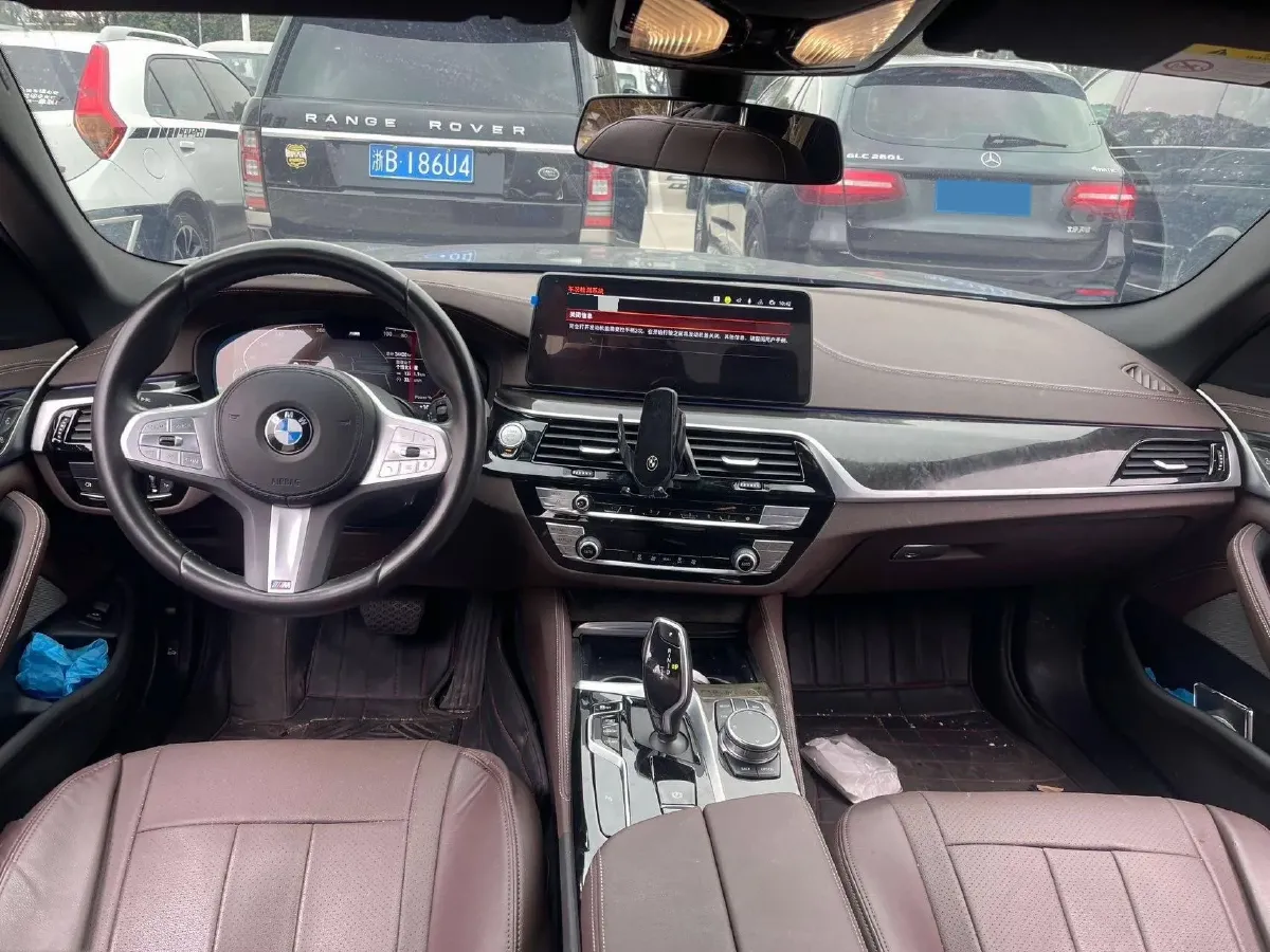 2022 BMW 5 Series 2.0T 184HP L4 8AT,autocango,china used car exporter,china ev exporter,chinese used car exporter,chinese used ev exporter