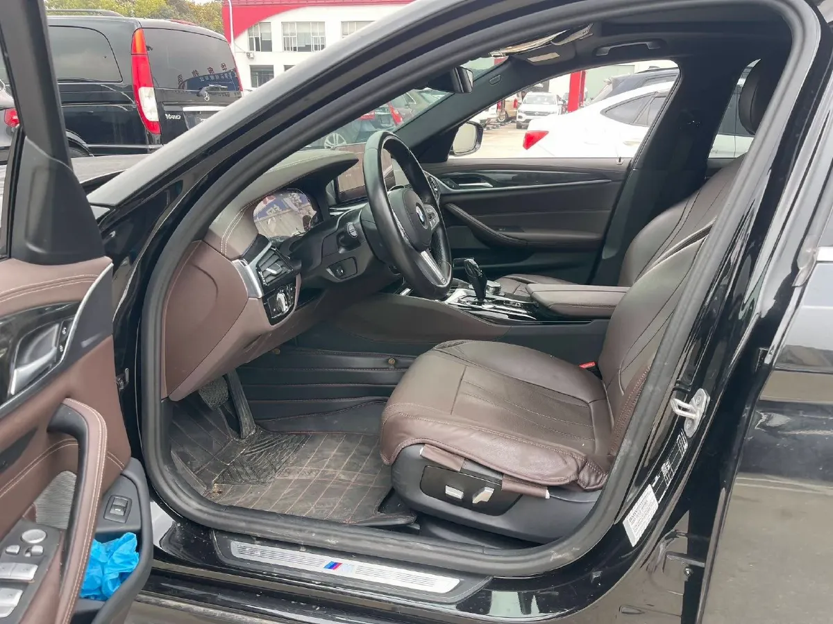 2022 BMW 5 Series 2.0T 184HP L4 8AT,autocango,china used car exporter,china ev exporter,chinese used car exporter,chinese used ev exporter