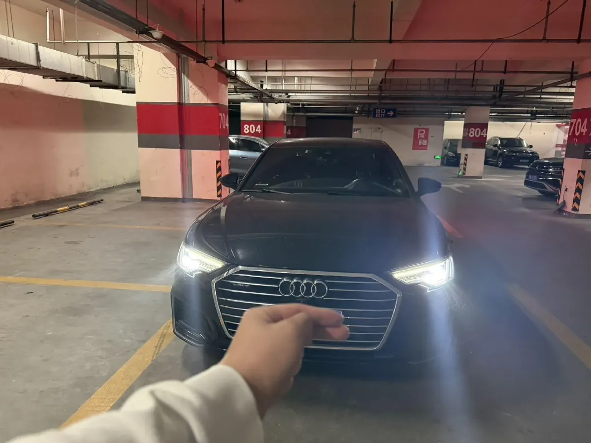 2021 Audi A6L 2.0T 224HP L4 7DCT,autocango,china used car exporter,china ev exporter,chinese used car exporter,chinese used ev exporter