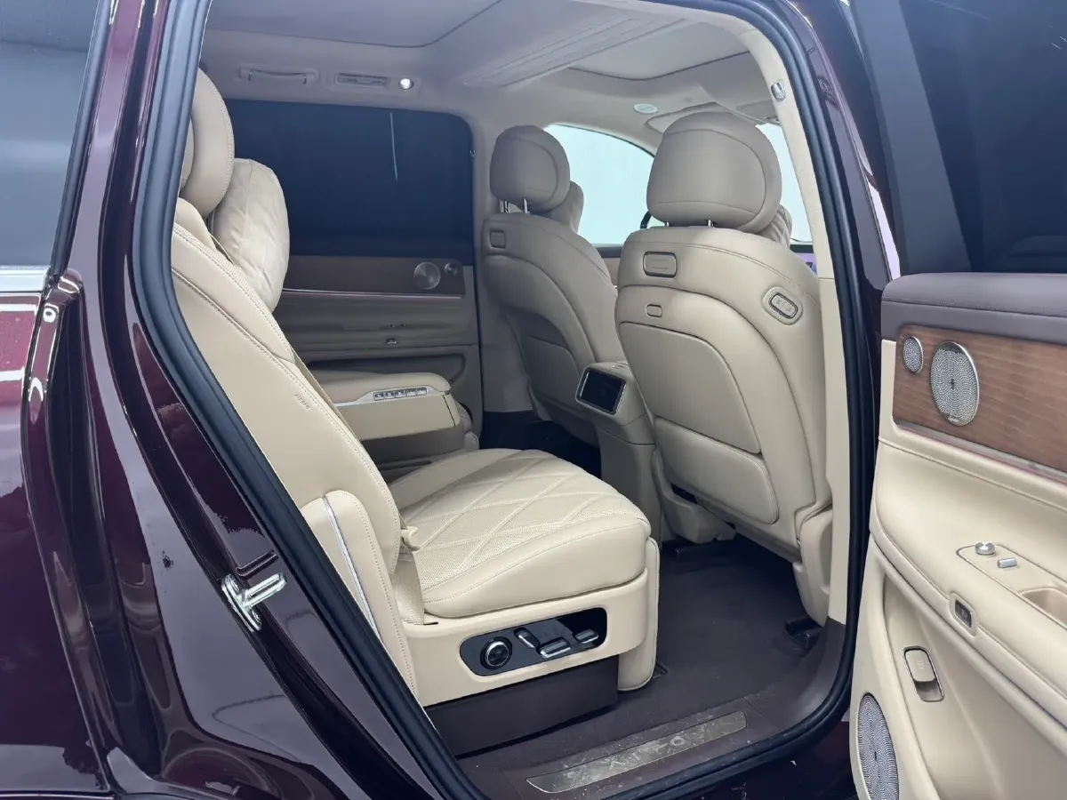 2025 AITO AITO M9 REEV 160HP REEV 52KWH,autocango,china used car exporter,china ev exporter,chinese used car exporter,chinese used ev exporter