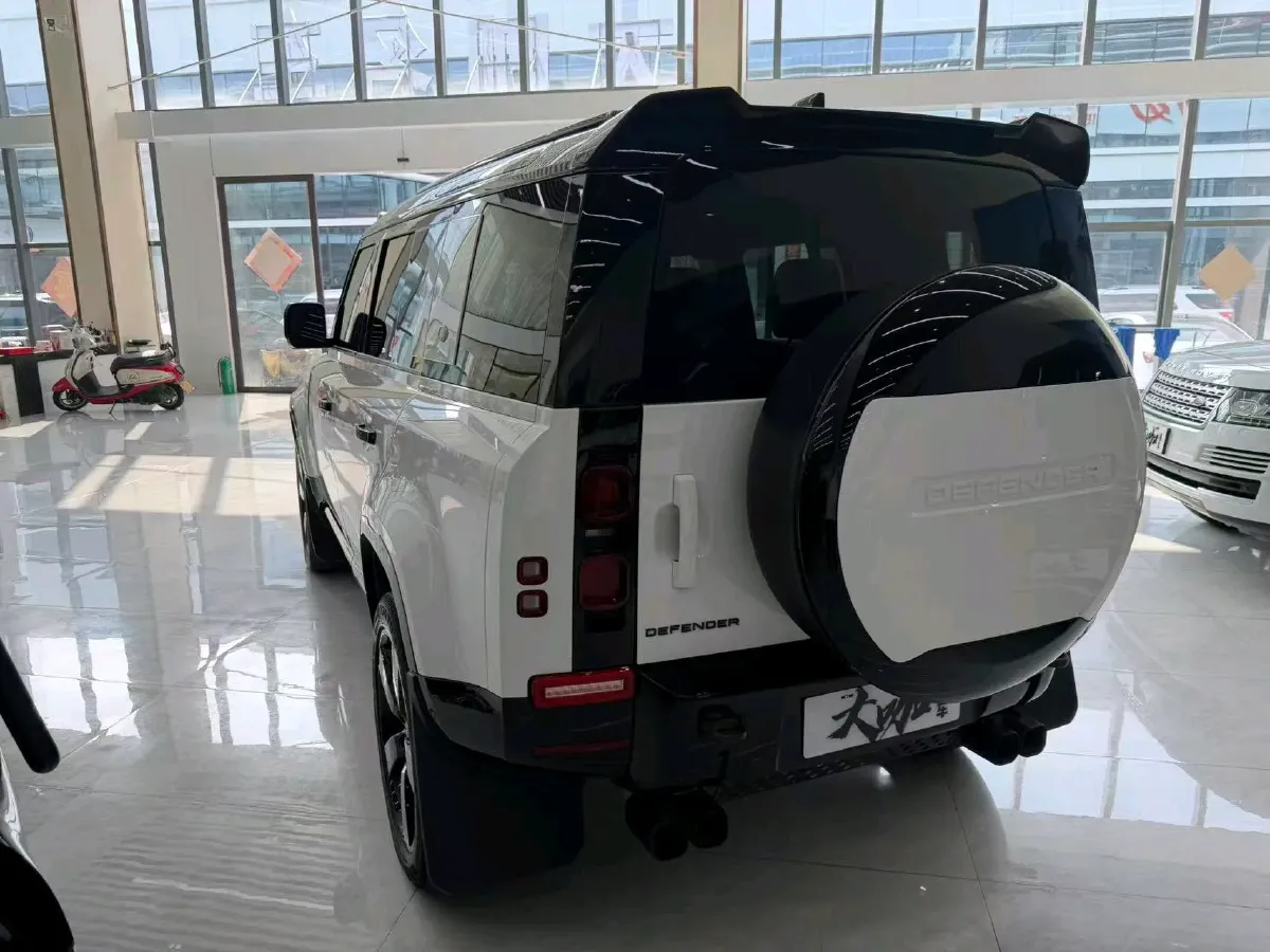 2024 Land Rover Defender 3.0T 400HP L6 8AT,autocango,china used car exporter,china ev exporter,chinese used car exporter,chinese used ev exporter
