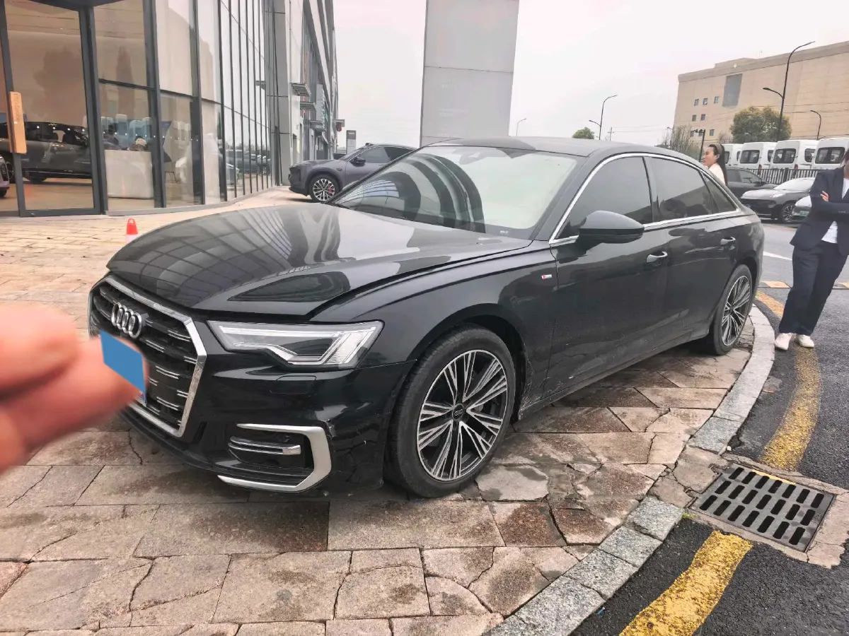 2024 Audi A6L 2.0T 245HP L4 7DCT,autocango,china used car exporter,china ev exporter,chinese used car exporter,chinese used ev exporter