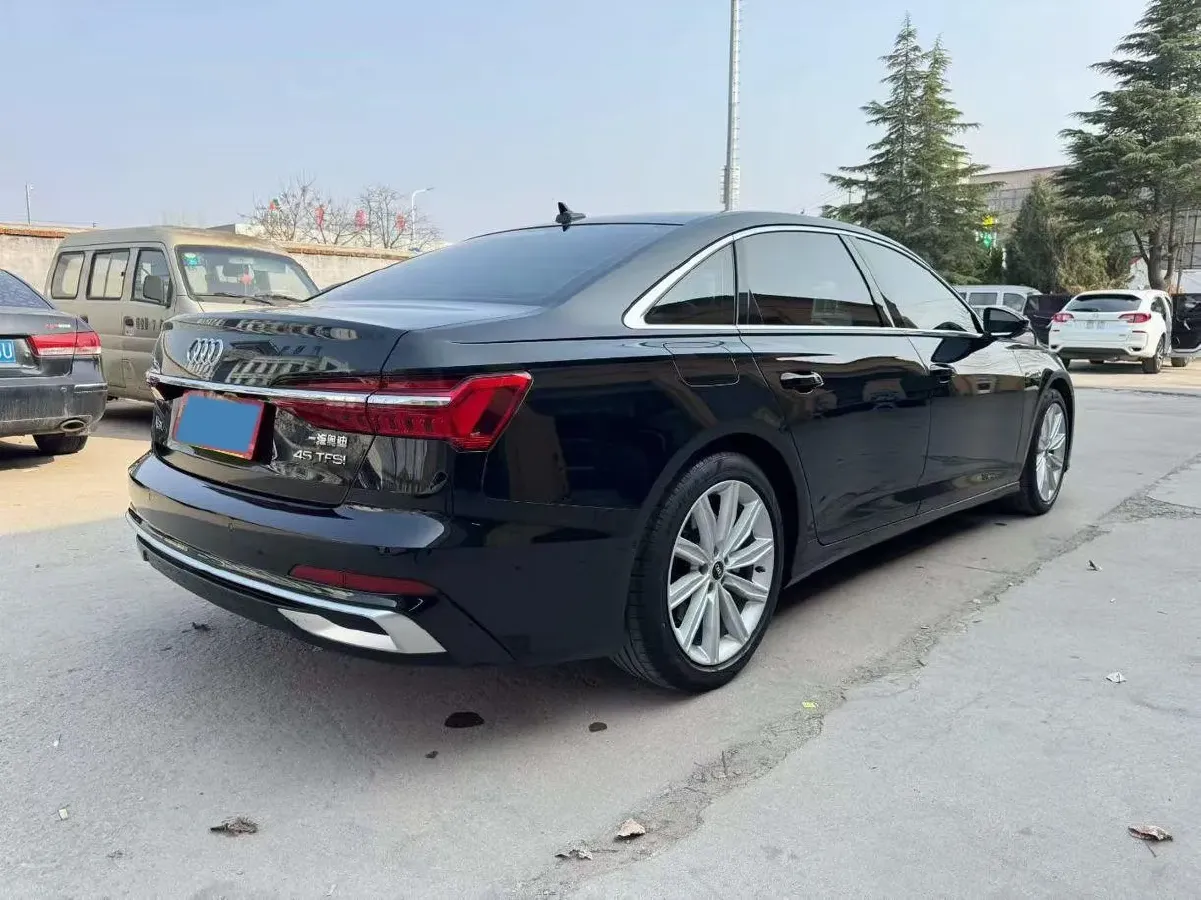 2024 Audi A6L 2.0T 245HP L4 7DCT,autocango,china used car exporter,china ev exporter,chinese used car exporter,chinese used ev exporter