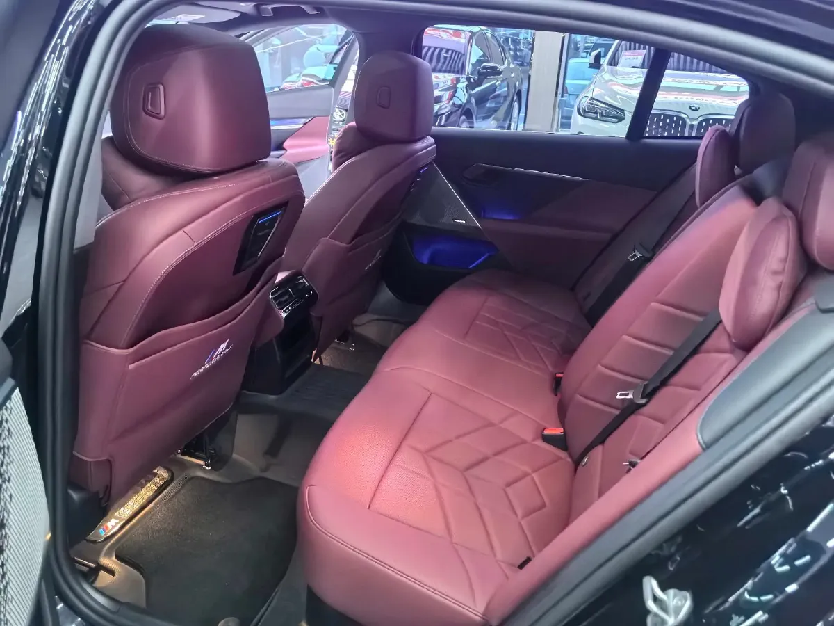 2025 BMW 5 Series 2.0T 258HP L4 8AT,autocango,china used car exporter,china ev exporter,chinese used car exporter,chinese used ev exporter