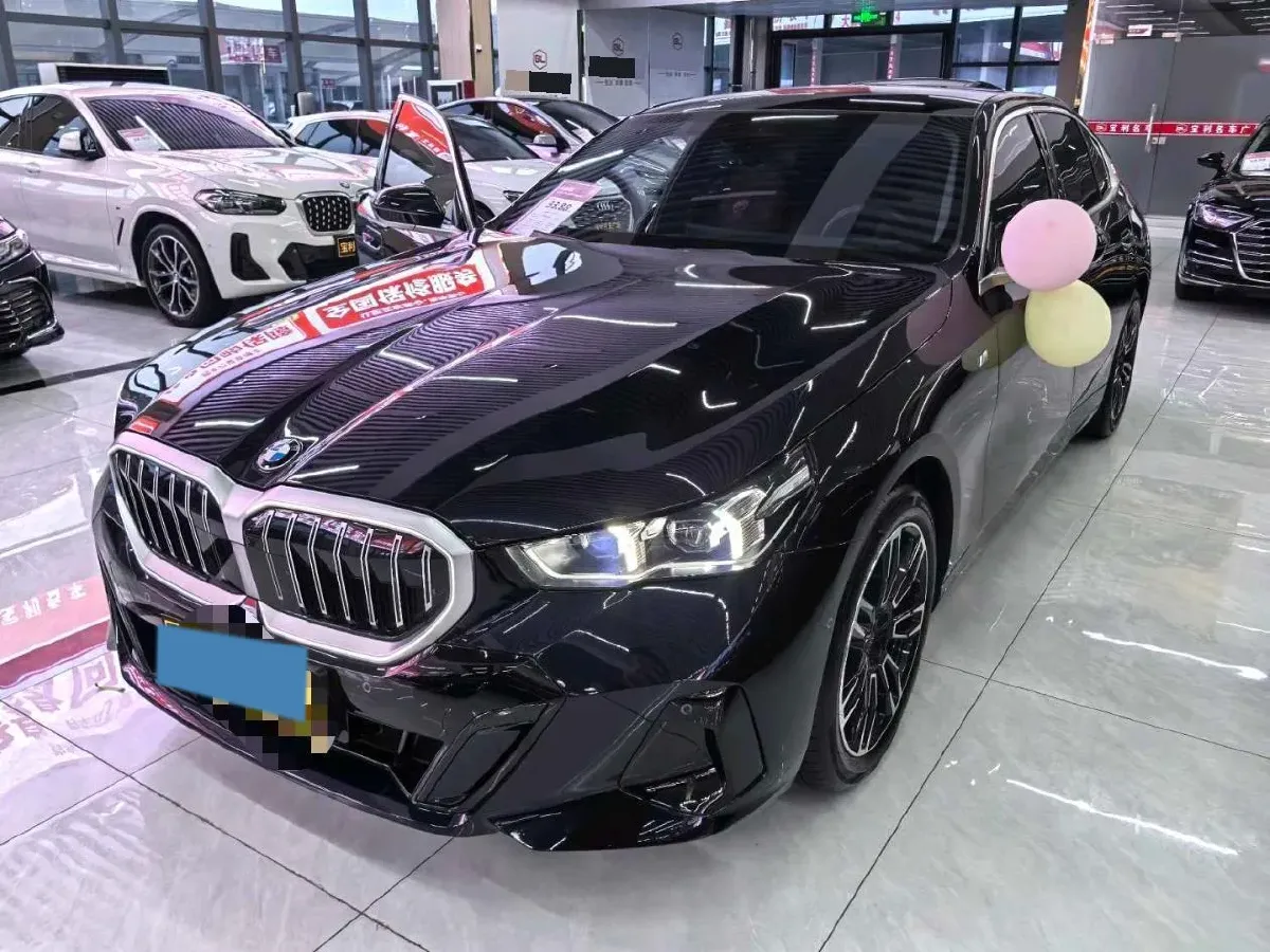 2025 BMW 5 Series 2.0T 258HP L4 8AT,autocango,china used car exporter,china ev exporter,chinese used car exporter,chinese used ev exporter