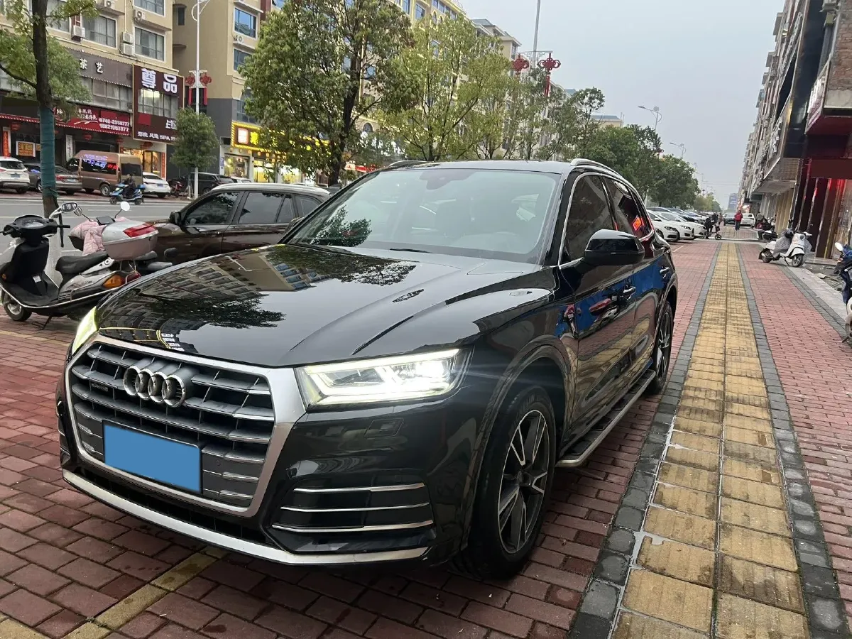2020 Audi Q5L 2.0T 190HP L4 7DCT,autocango,china used car exporter,china ev exporter,chinese used car exporter,chinese used ev exporter