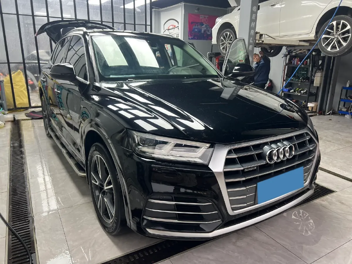 2020 Audi Q5L 2.0T 190HP L4 7DCT,autocango,china used car exporter,china ev exporter,chinese used car exporter,chinese used ev exporter