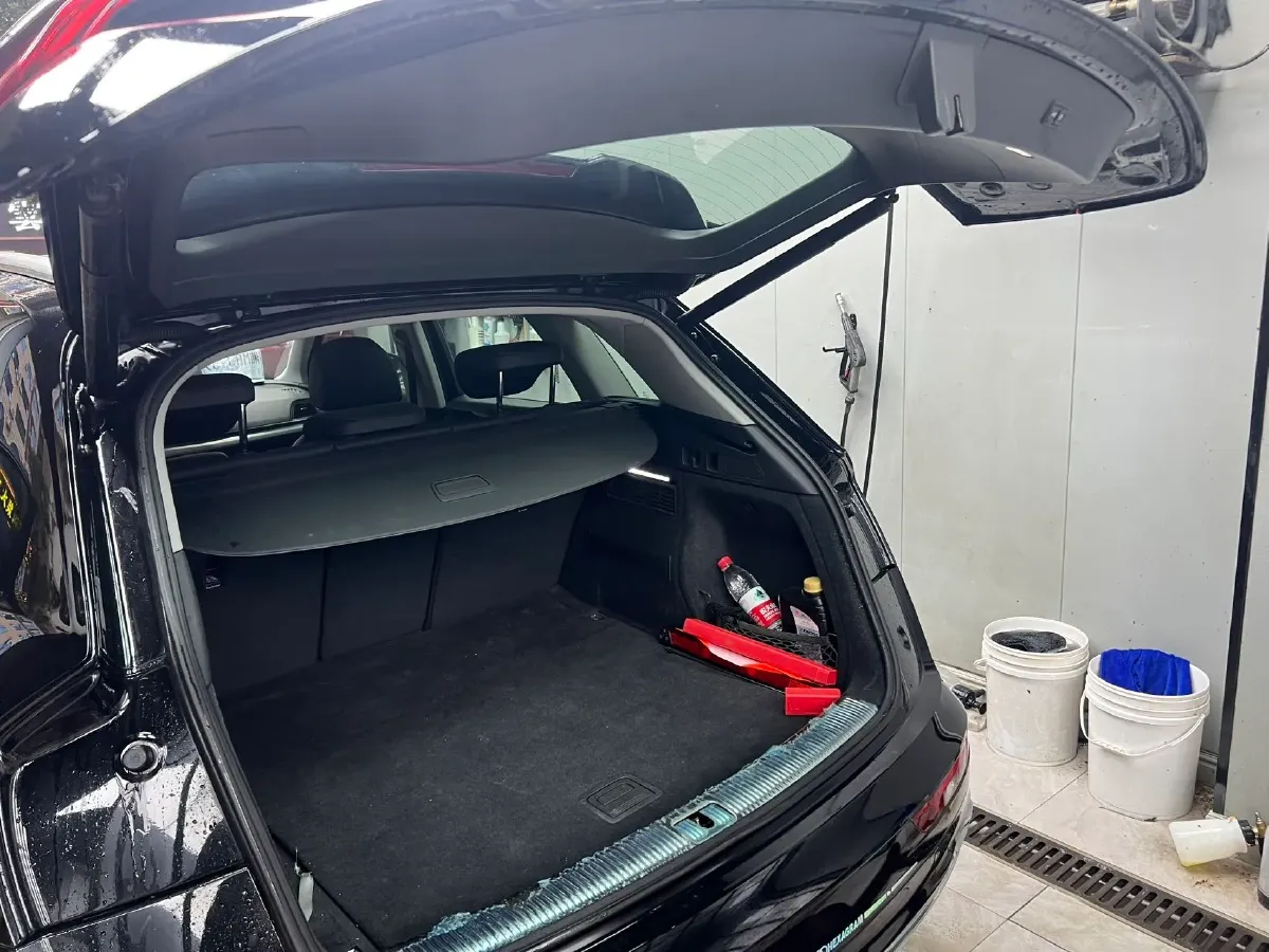 2020 Audi Q5L 2.0T 190HP L4 7DCT,autocango,china used car exporter,china ev exporter,chinese used car exporter,chinese used ev exporter