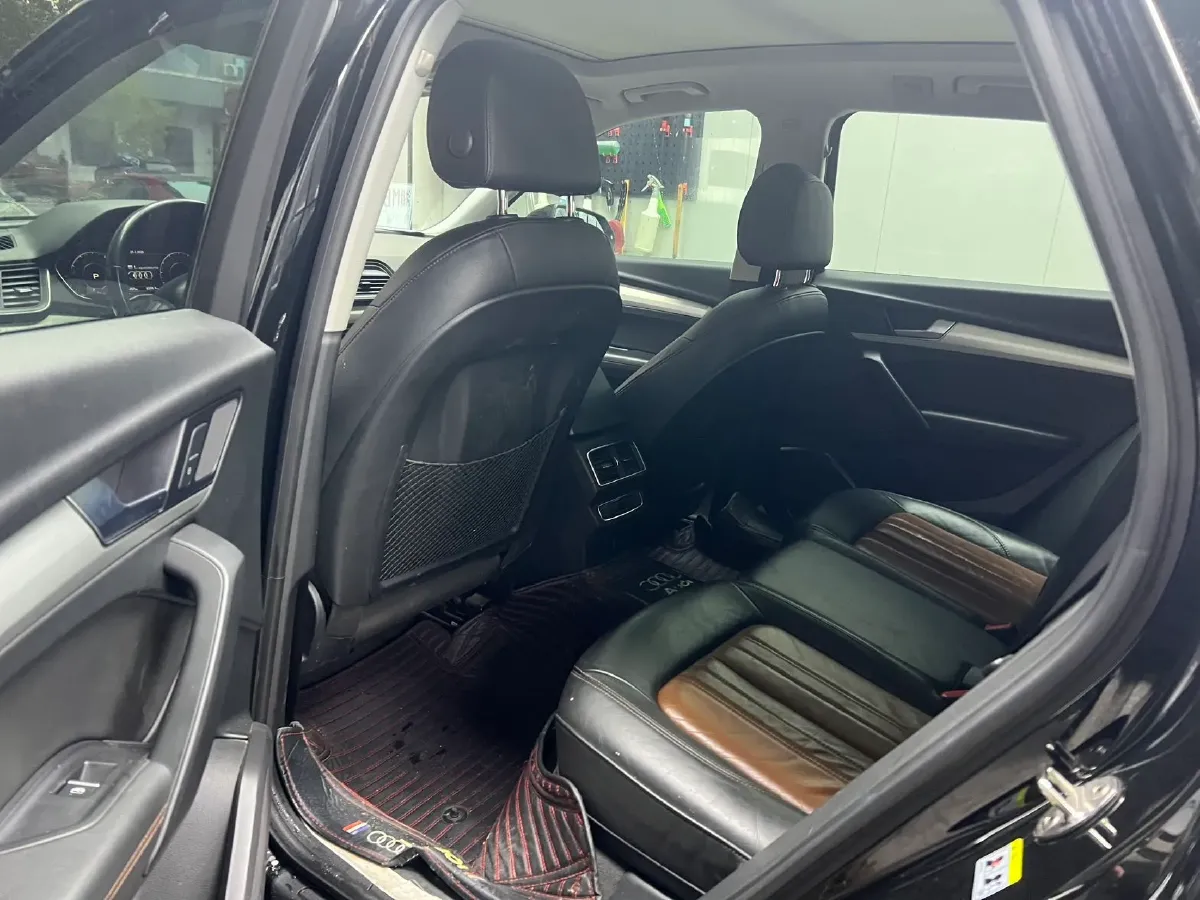 2020 Audi Q5L 2.0T 190HP L4 7DCT,autocango,china used car exporter,china ev exporter,chinese used car exporter,chinese used ev exporter