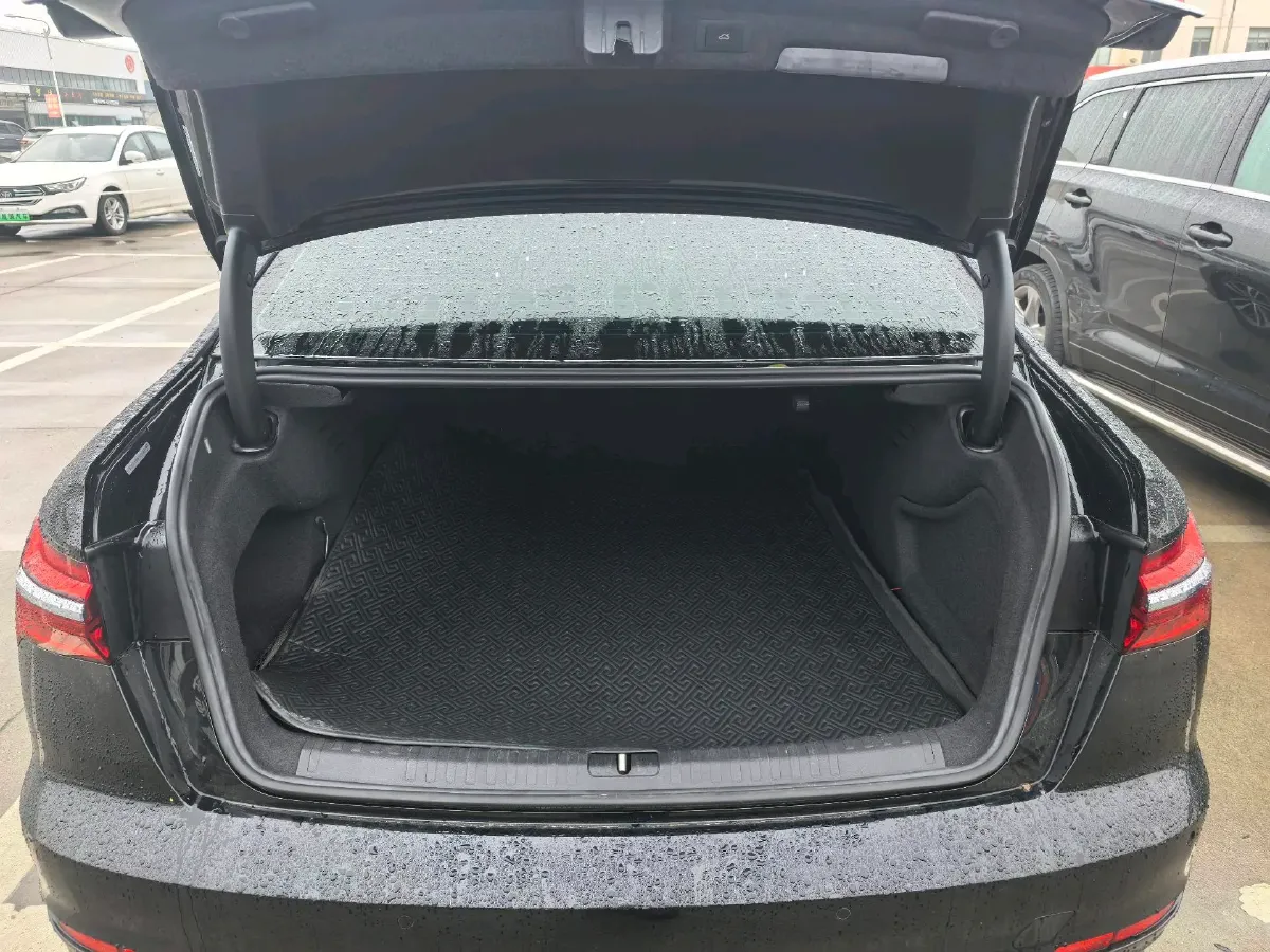 2021 Audi A6L 2.0T 190HP L4 7DCT,autocango,china used car exporter,china ev exporter,chinese used car exporter,chinese used ev exporter