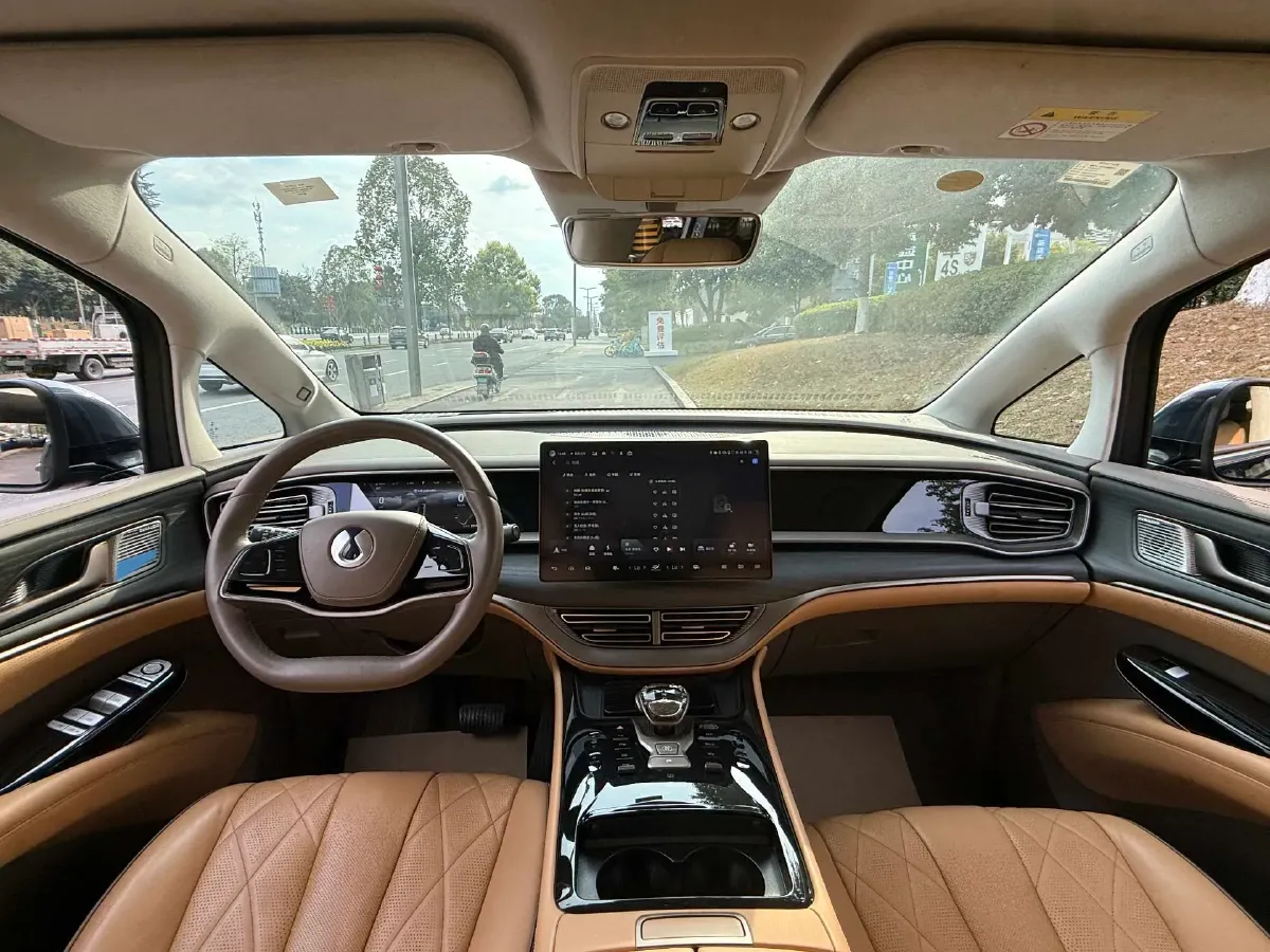 2024 Denza DenzaZ9GT 2.0T 207HP L4 E-CVT PHEV 38.5KWH,autocango,china used car exporter,china ev exporter,chinese used car exporter,chinese used ev exporter