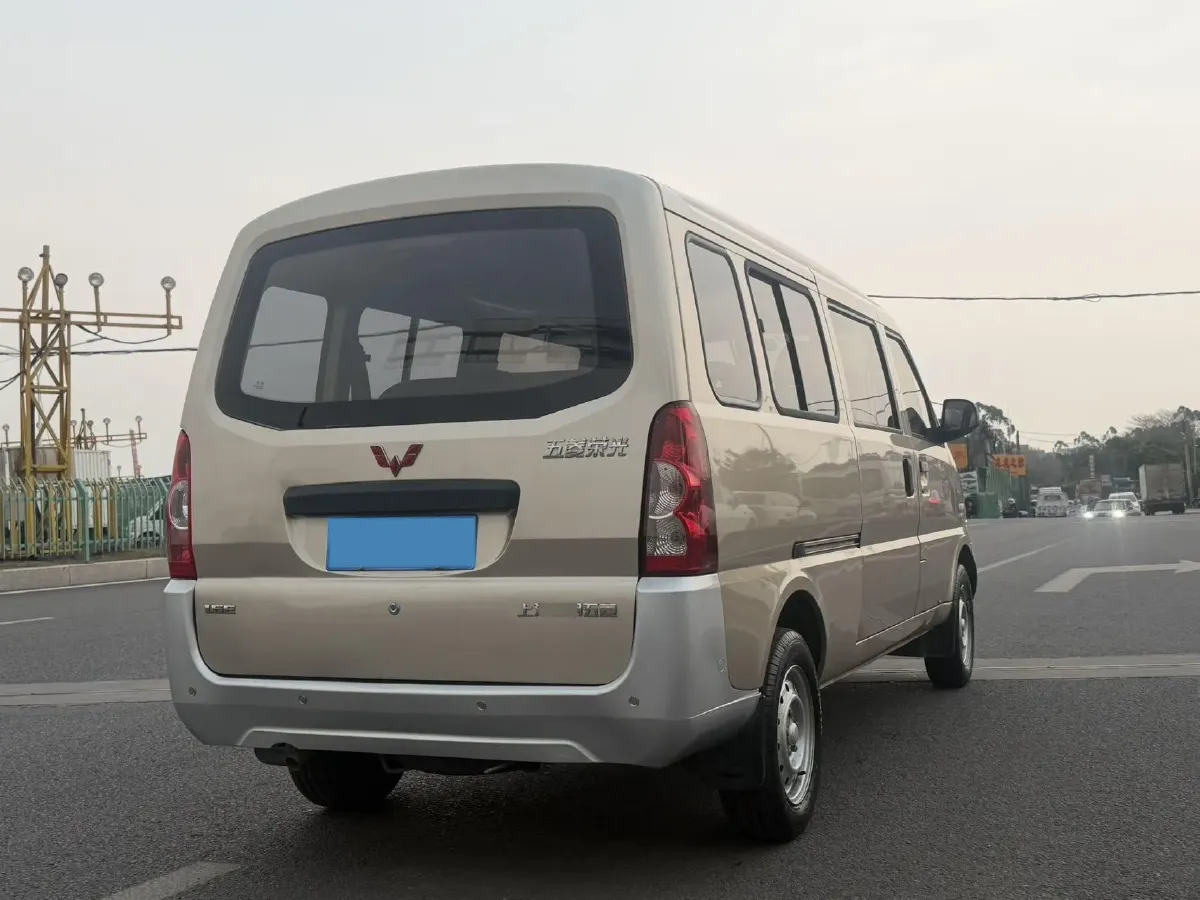 2021 WuLing RongGuang 1.5L 99HP L4 5MT,autocango,china used car exporter,china ev exporter,chinese used car exporter,chinese used ev exporter